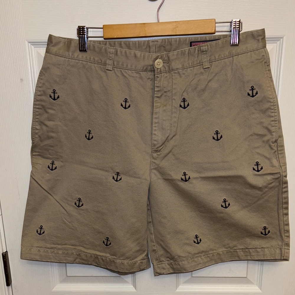 Men’s vineyard vines shorts size 36